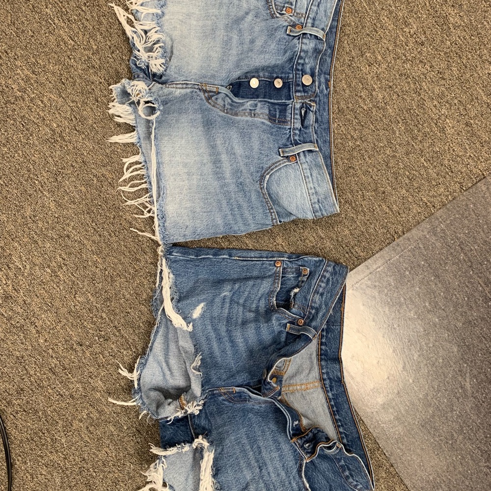 Levi 501 cutoffs
